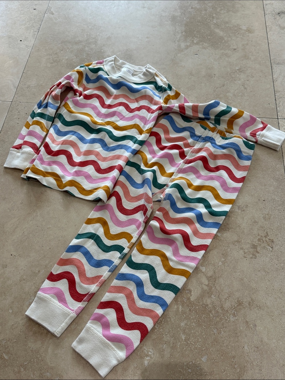 Hanna Andersson White Pajama Set with Multicolor Wavy Stripes